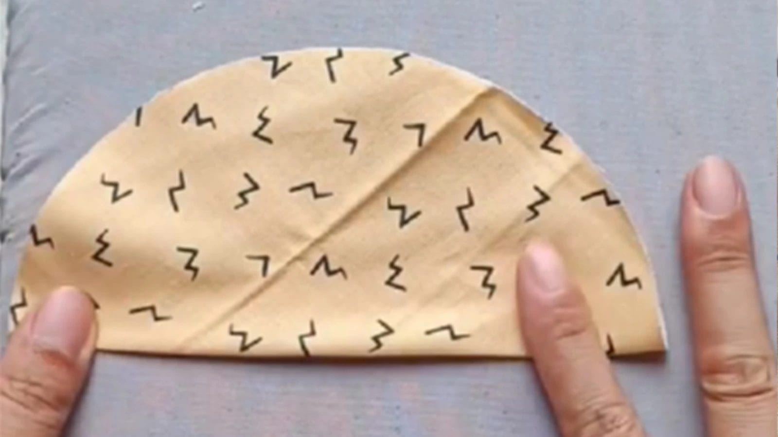 take out 2 pieces of round fabric and fold them in half, then iron them flat